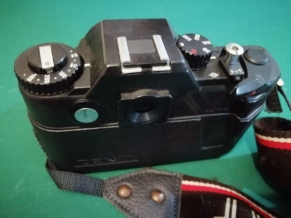 Câmara de filmar e máquina fotográfica