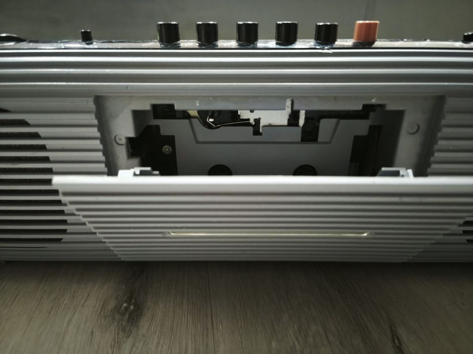 Японський ретро-магнітофон Sharp QT-F60E