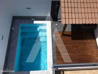 T3 Duplex em condomínio com piscina