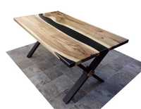 Stół drewno z orzecha z żywicą.