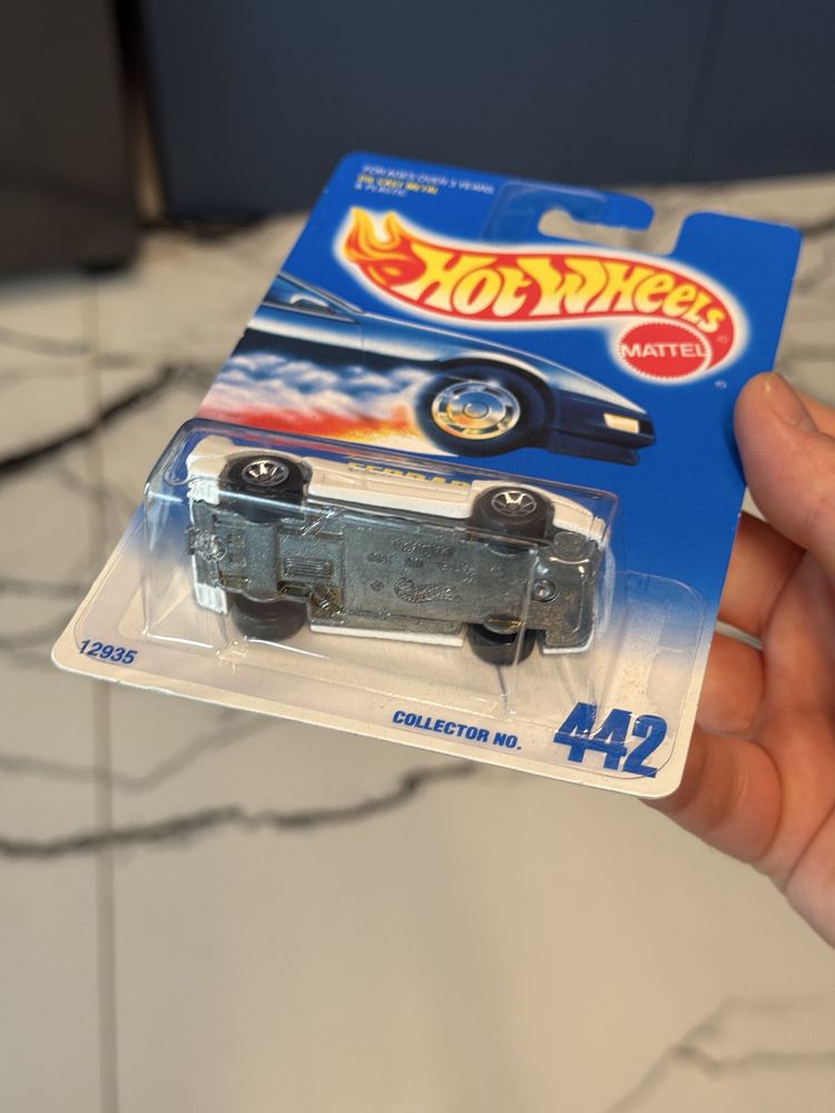 Hot Wheels FERRARI F40 potęga! Biała, otwierana klapa, 34 lata model