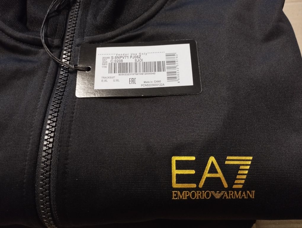Спортивний костюм EA7 Emporio Armani