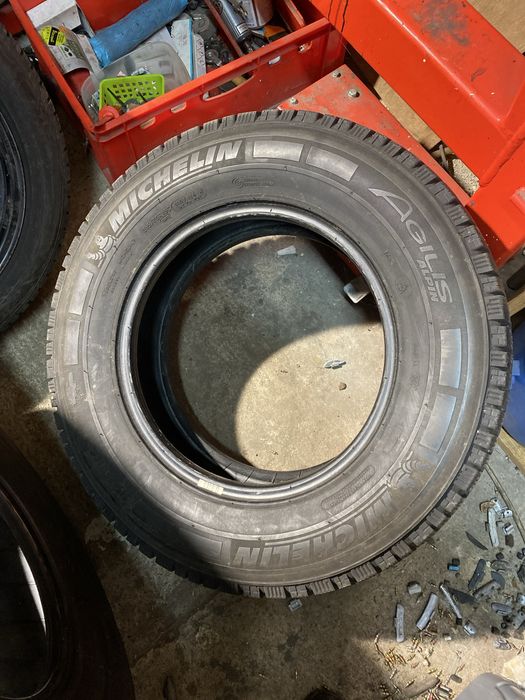 215/75r16C Michelin Agilis Alpin 116/114R