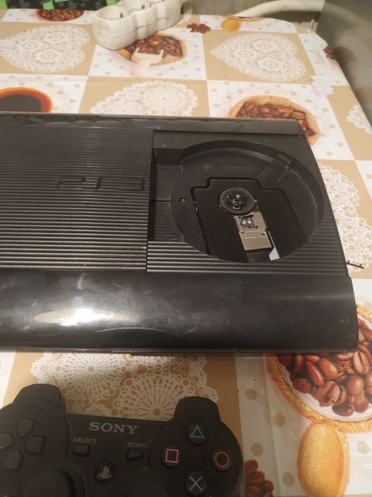 Sprzedam konsolę PS3 super slim