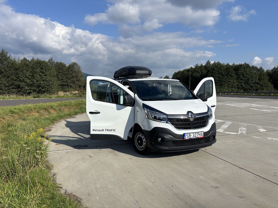 Wypożyczalnia samochodód busa 9-osobowy Renault Traffic