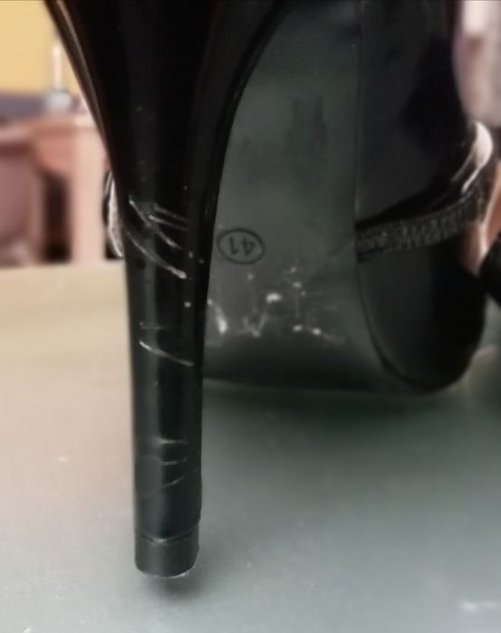 Buty na wysokim obcasie, lakierki