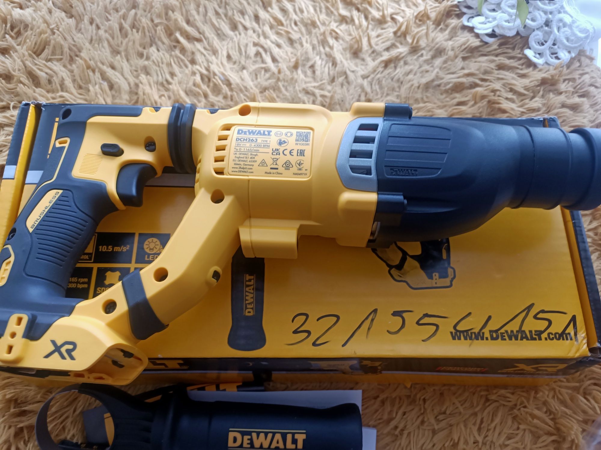 Nowa 24 r młotowiertarka mocna 3j DeWalt dch263n