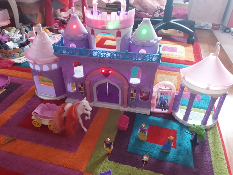 Domek zamek duży rozkładany święci i gra z elementami