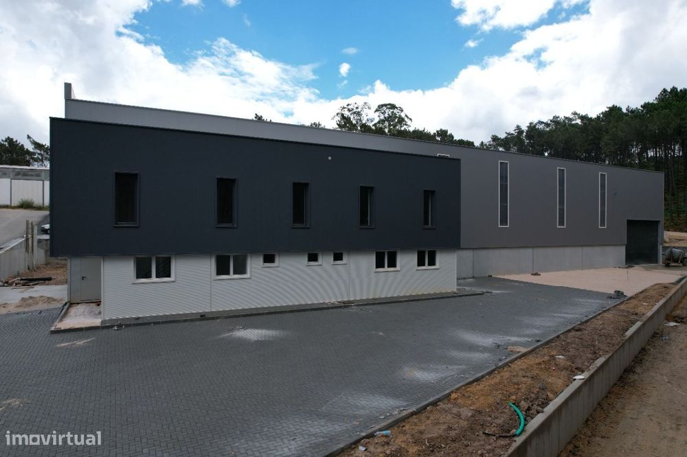 Armazém na Zona Industrial das Matas
