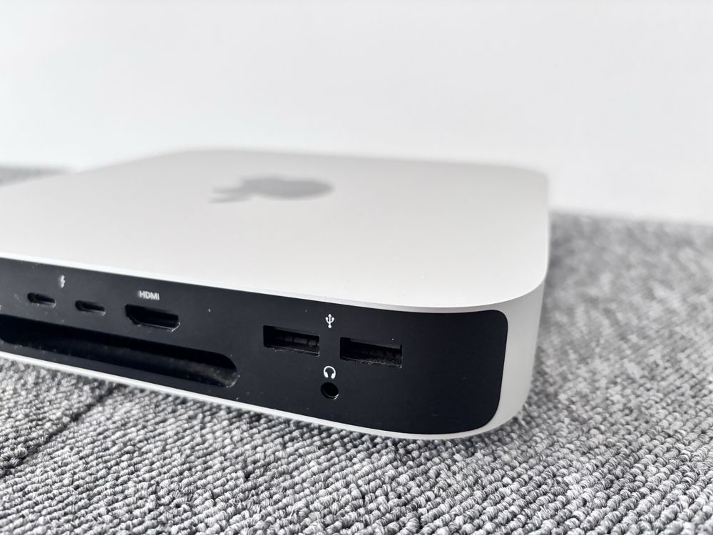 Mac mini M2 16GB/512GB + stacja-mysz-klawiatura