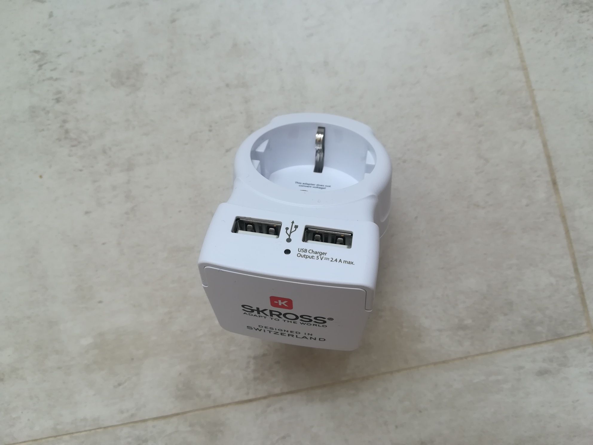 Adaptador para tomada americana SKROSS com 2 entradas USB