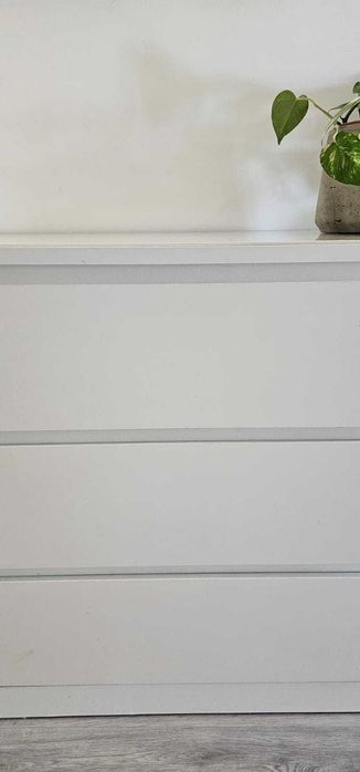 Cómoda MALM branca mais vidro superior