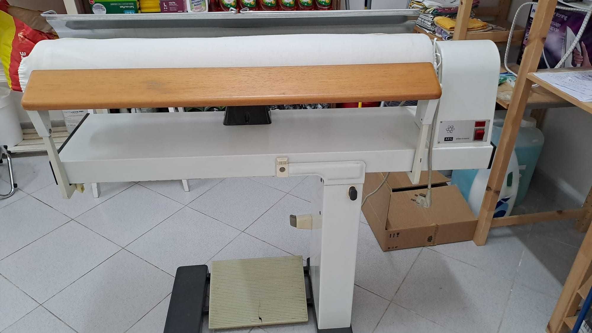 Calandra AEG para roupa