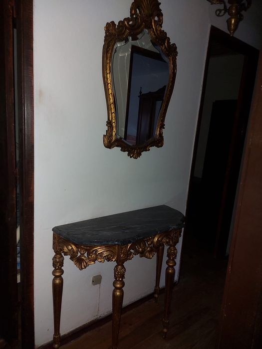 Aparador e espelho
