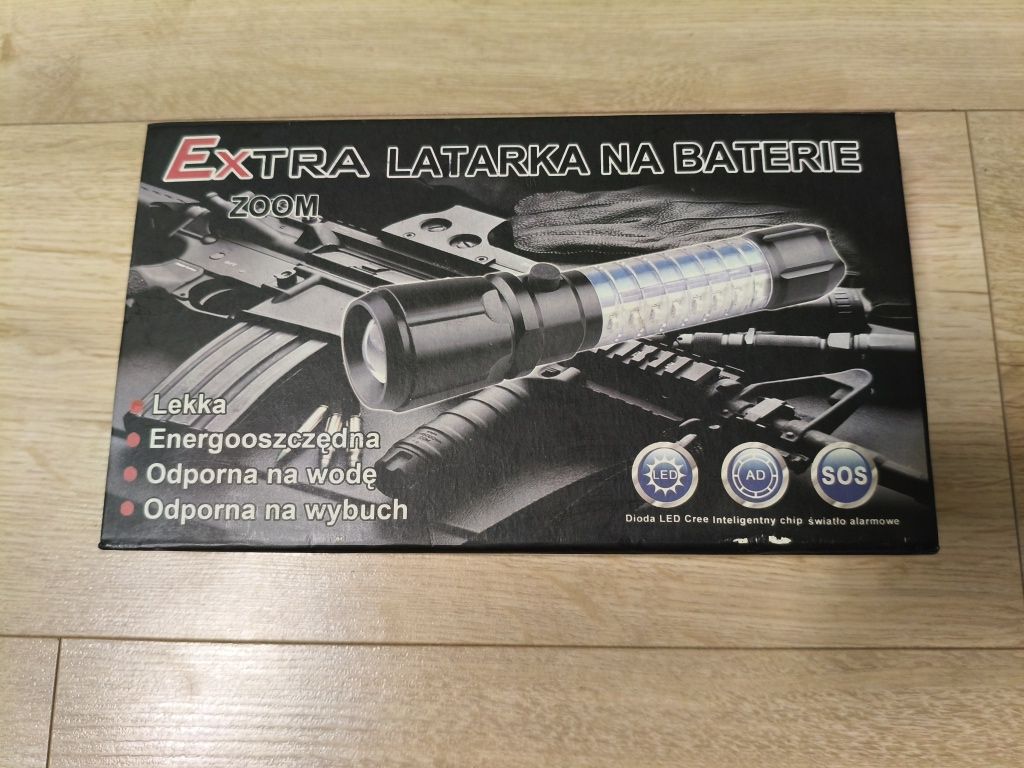 Latarka LED z ładowarką