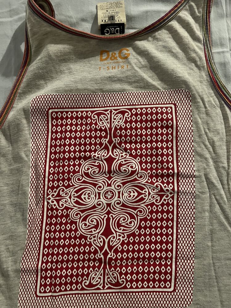 Top D&G cinzento com estampado