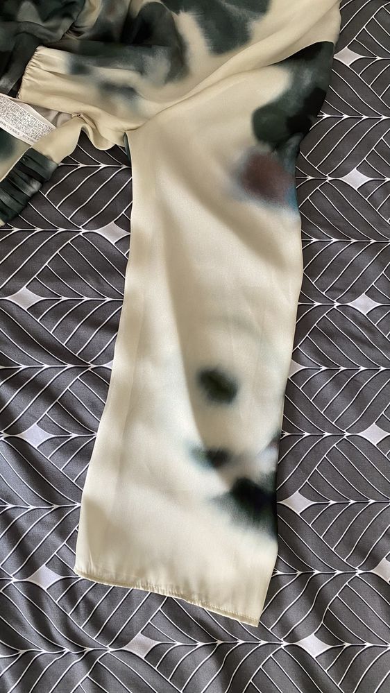 Camisa da zara nova com etiqueta. Tecido leve