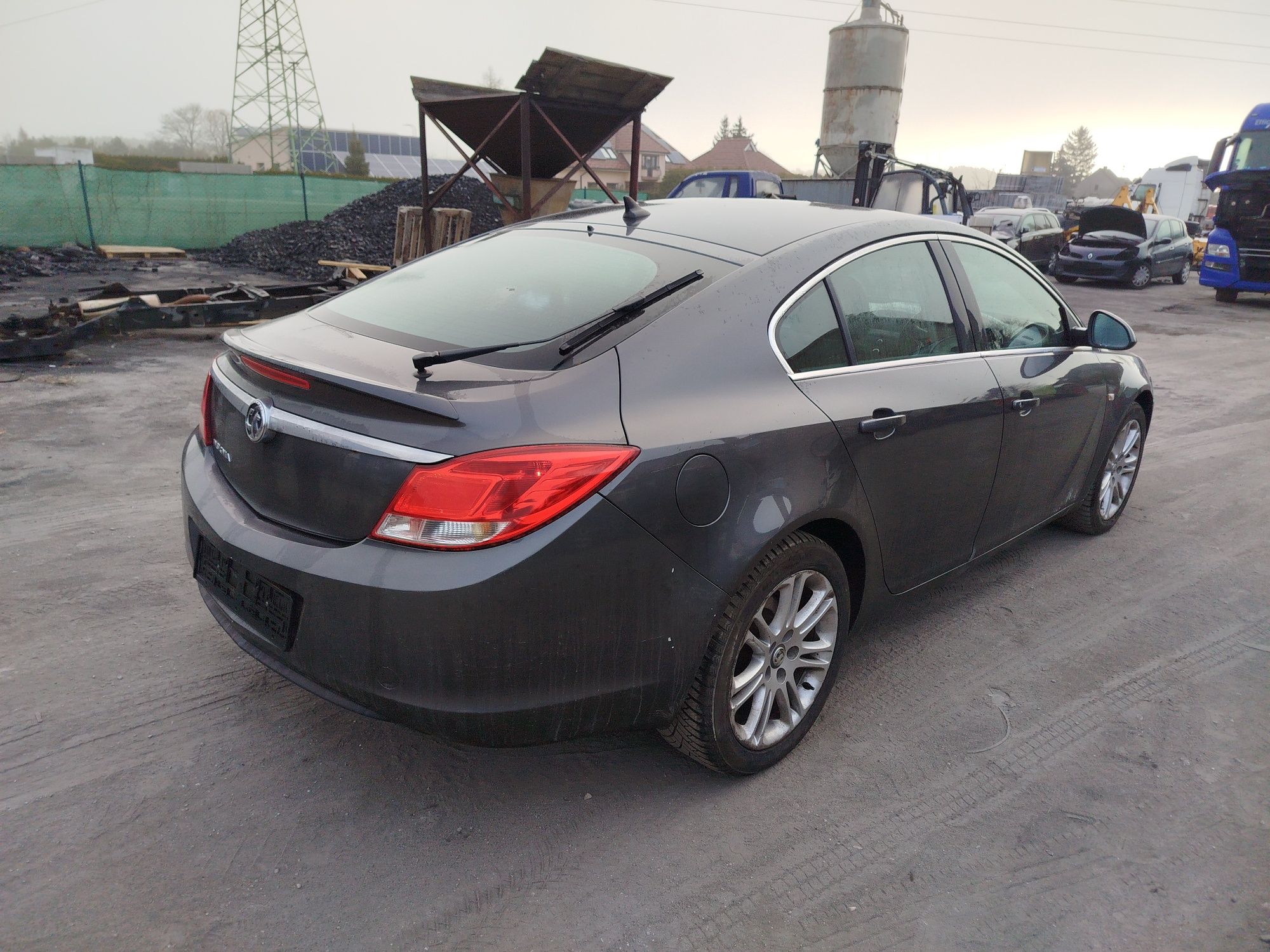 Insignia Z177 zderzak tył tylny stan bdb wysyłka