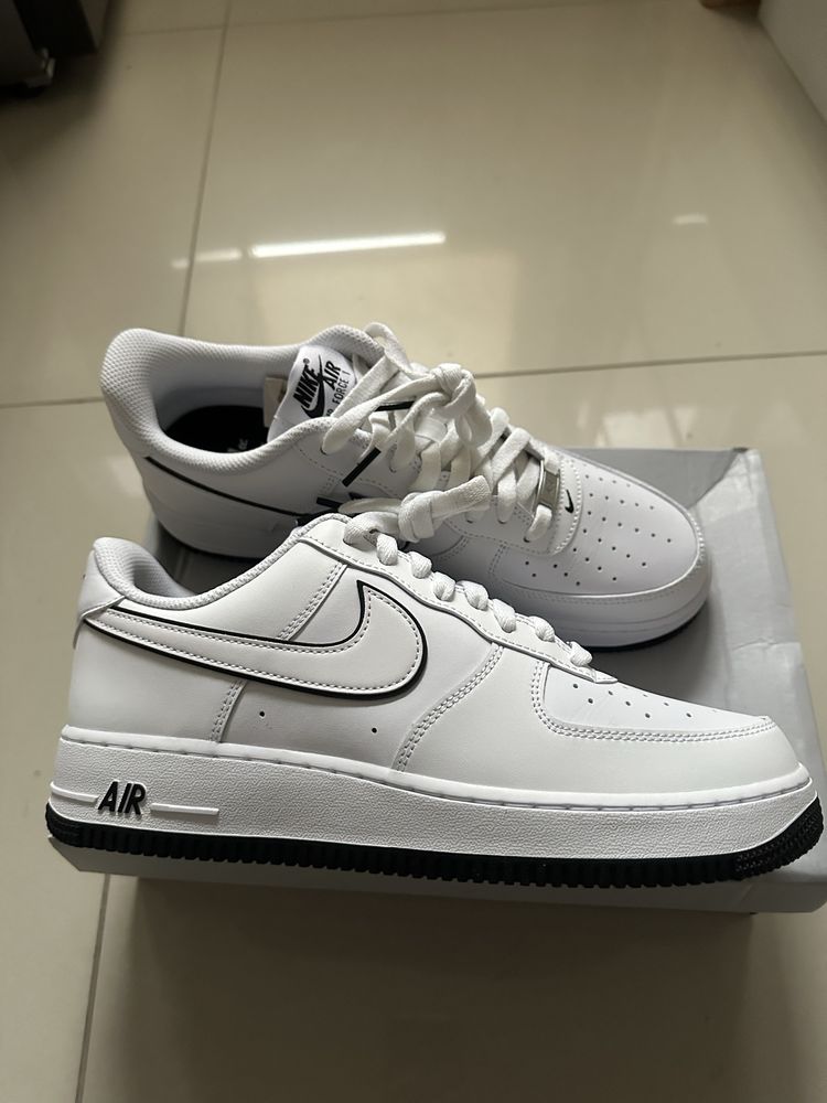 Buty NIKE Air Force 1’07 białe nowe z metką rozmiar 43 pudełko