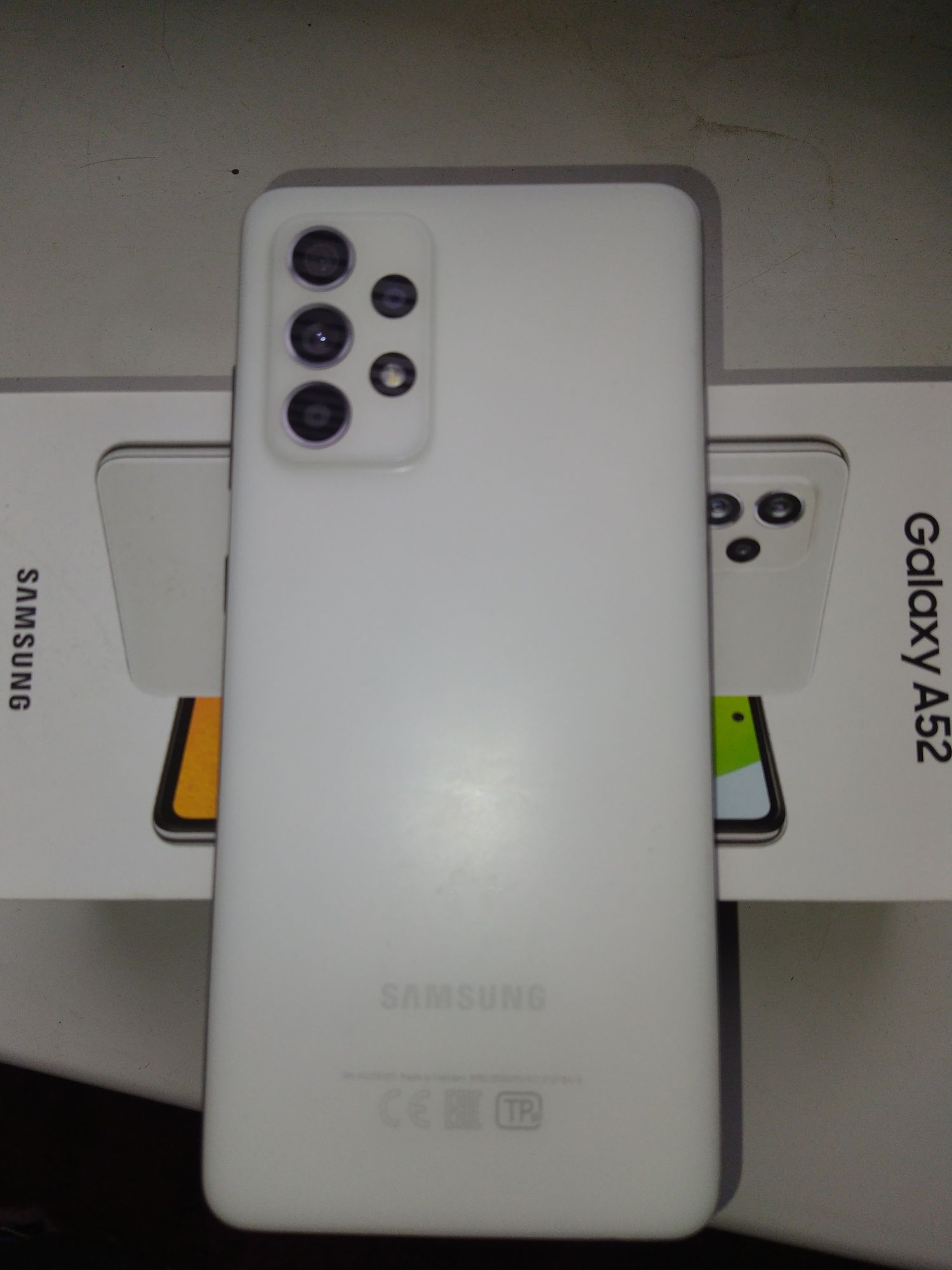 Samsung A52 смартфон