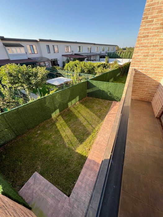 Готовий таунхаус з гаражем. КМ Балатон. Є-оселя. Є-відновлення.