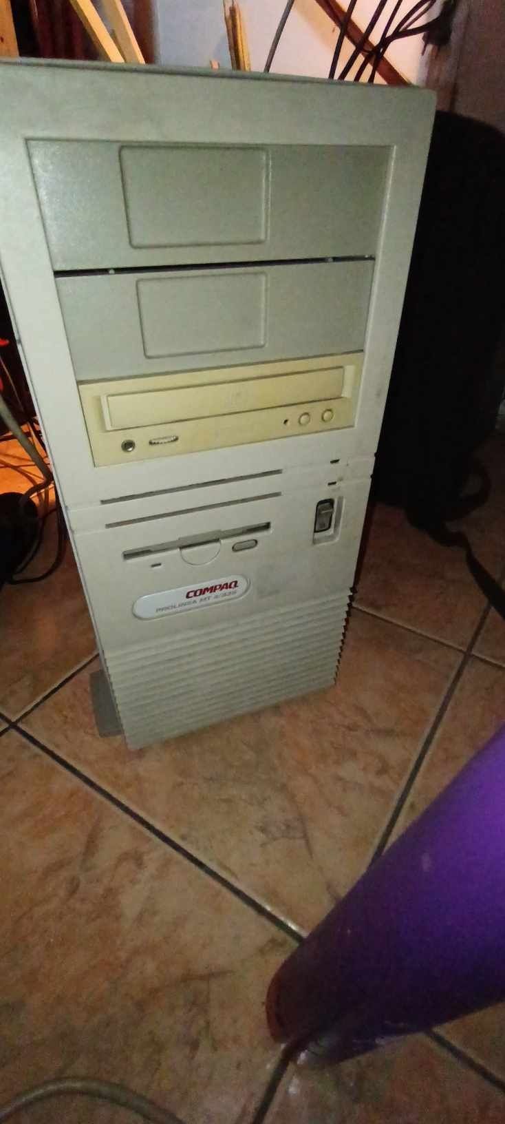 Retro Komputer PC Compaq (Intel 486 SX)