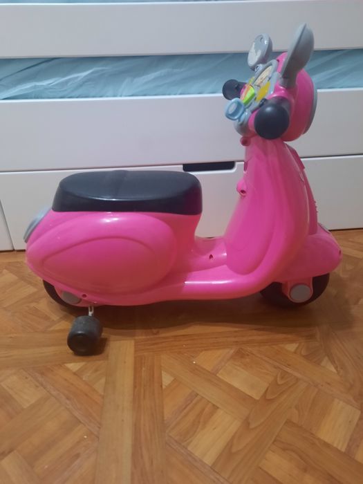 Толокар скутер chicco