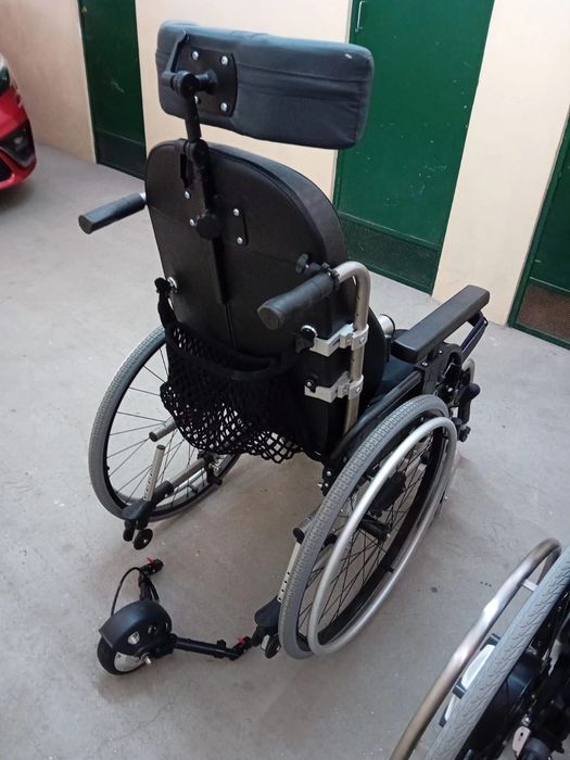 Cadeiras de rodas manual com apoio de motor elétrico
