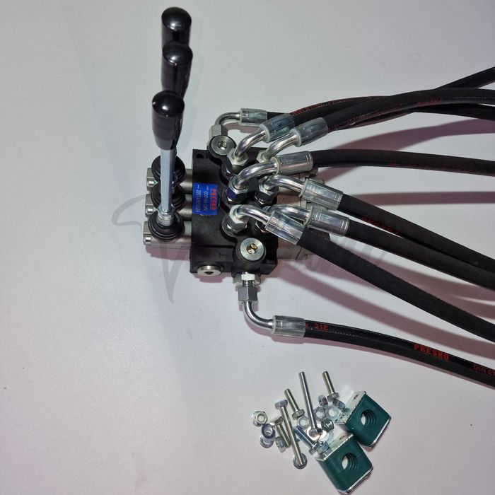 Rozdzielacz Zewnętrzny 3 Sekcyjny Ursus 3512 MF 255 MF3 3xPływająca