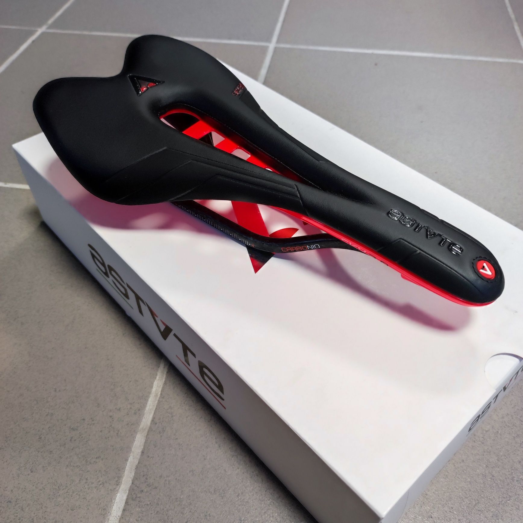 Siodło Astute Skylite VT 3.0 Fluo Carbon Nowe