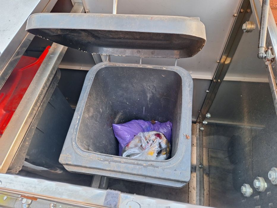 Wiata metalowa na śmietniki 240L