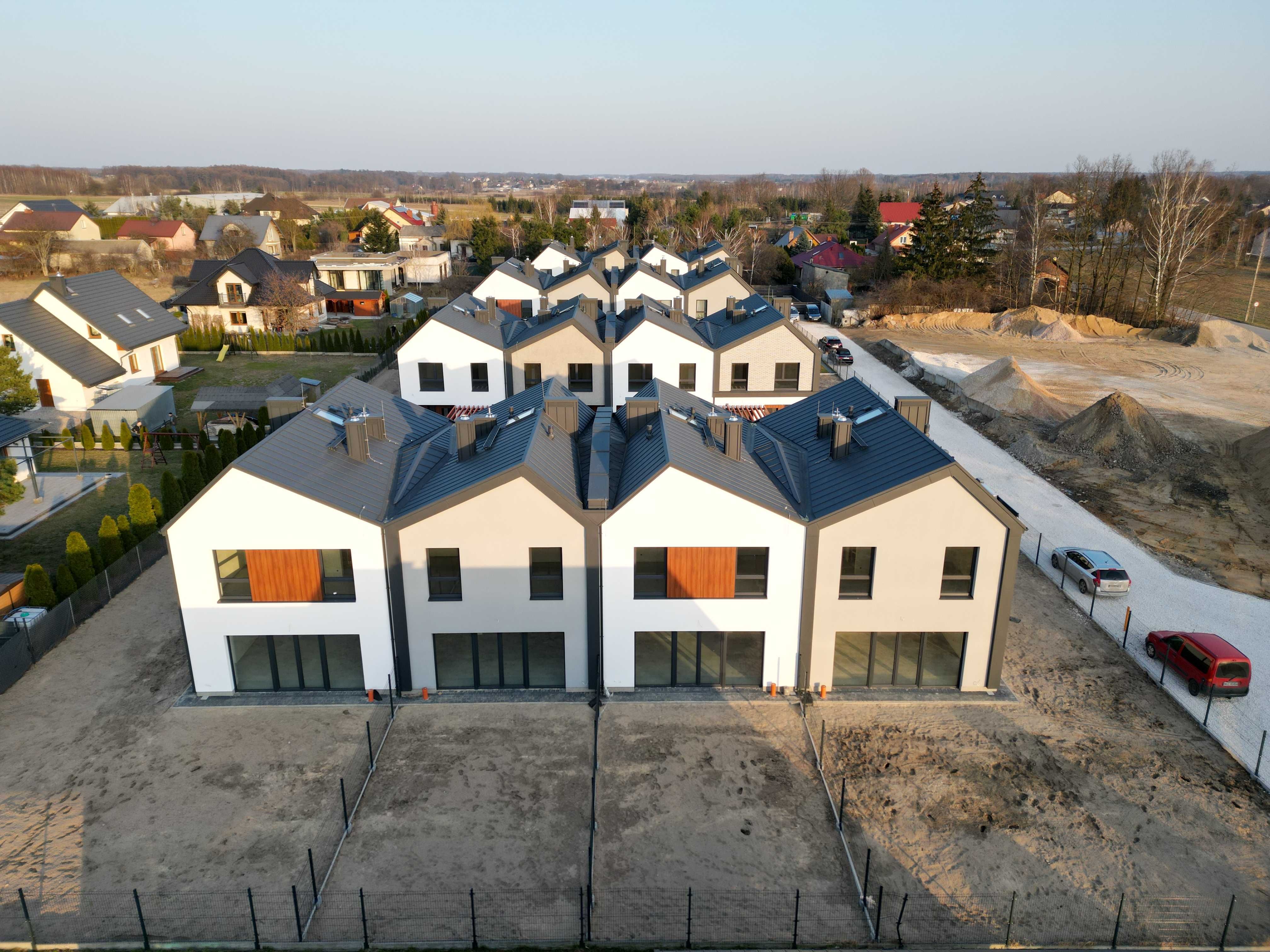 Segment z garażem/335 m2 ogródek i podjazd,