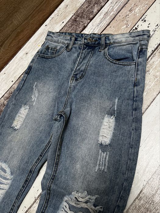 Spodnie jeansy, dzinsy, z przetarcismi, dziurami, rozmiar M