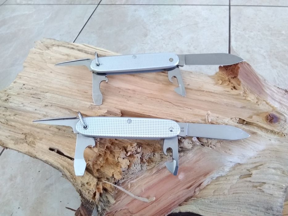 Wenger Swiss Army 70 Delemont Soldat DWIE SZTUKI Szwajcarski Scyzoryk