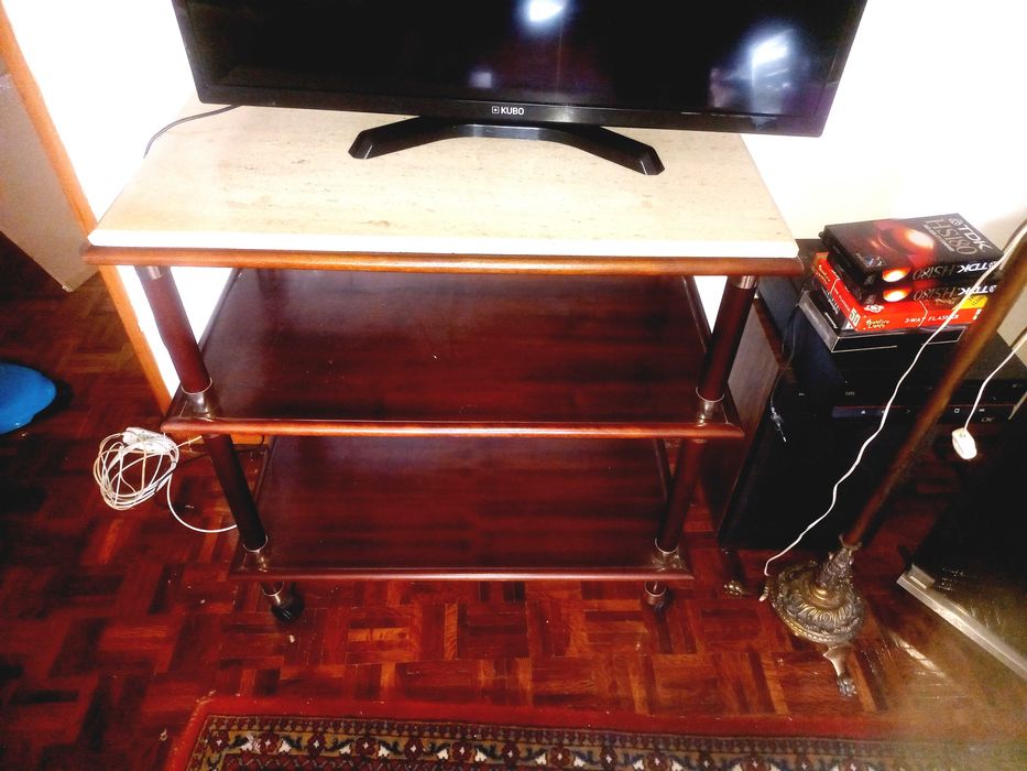 Movél tampo de pedra, com rodas, para Televisão, etc