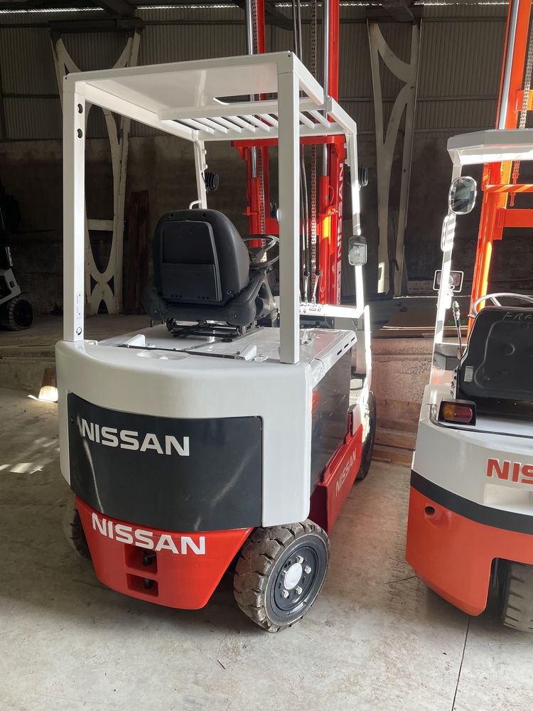 Empilhador Nissan elétrico de 2500 kgrs bateria nova e garantia