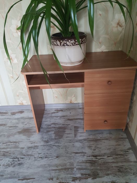 Школьный письменный стол