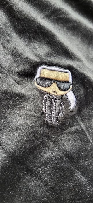 Karl ludzik czarna bluza welurowa męska miękka bez kaptura L