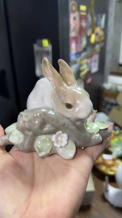 Вінтажна порцелянова статуетка Lladro "Їсть кролика" №4772,