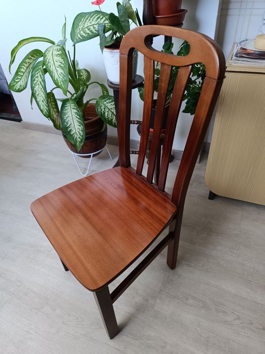 Cadeiras em Madeira (Mogno)