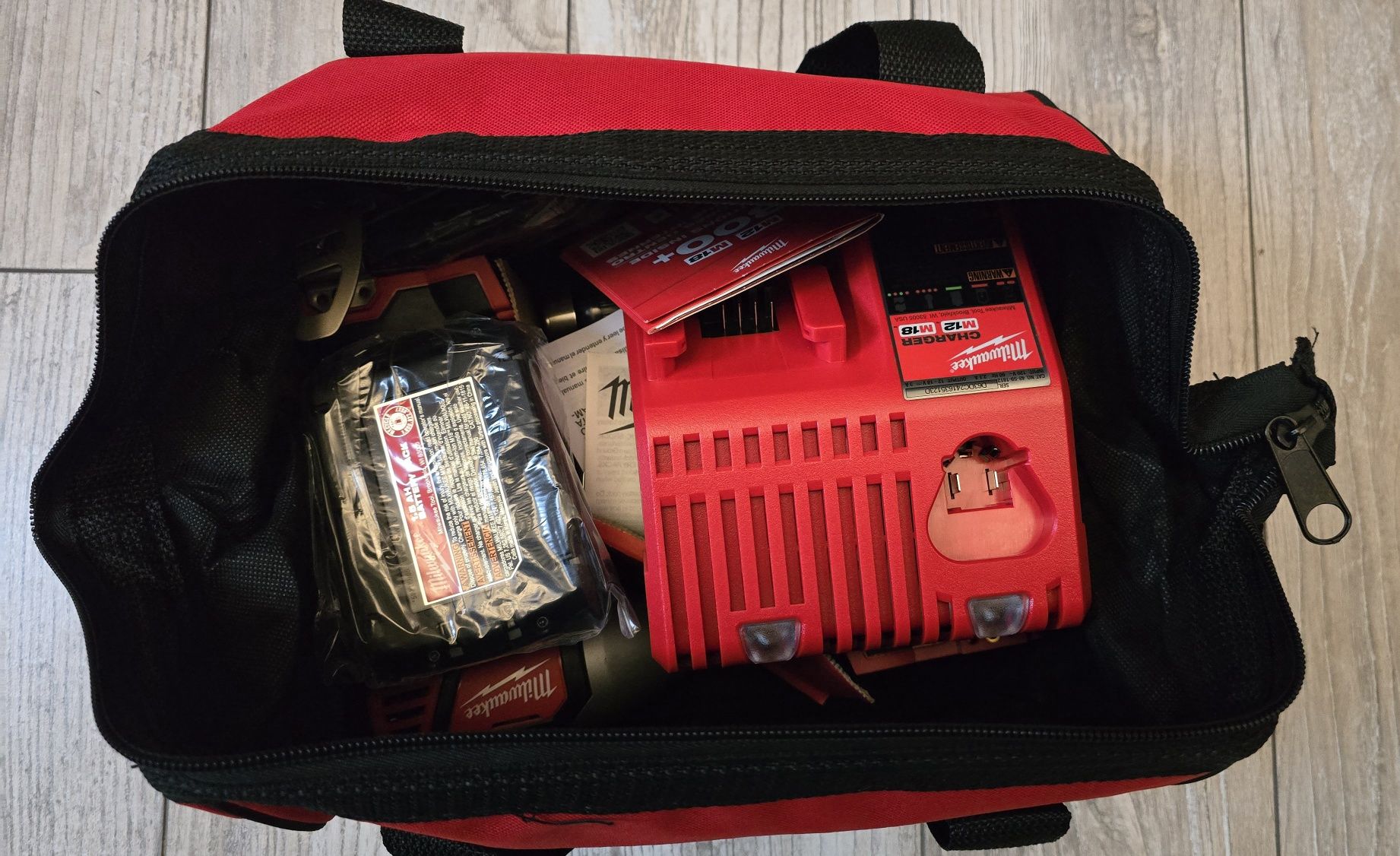Wiertarka i zakrętarka Milwaukee M18  2 baterie Torba  NOWE Oryginał