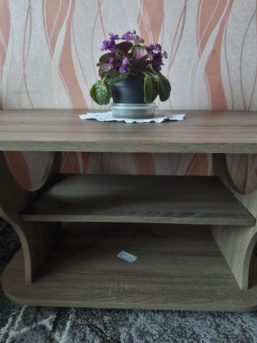 Продам журнальний столик,новий,в ідеальному стані