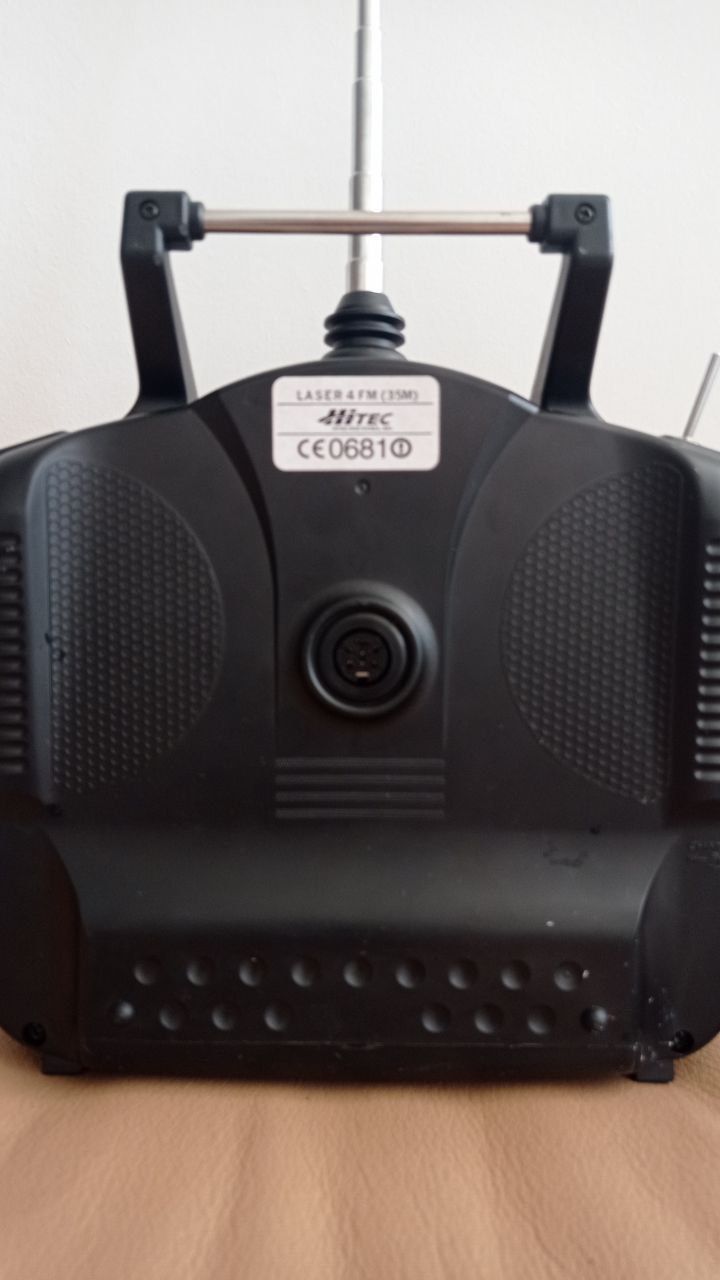Hitec LASER 4. Плюс другий пульт у подарунок. Пульт дистанційного керу