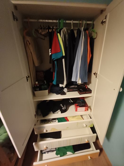 Vende-se Roupeiro e Cómoda Oficina Rústica + Beliche e Candeeiro Ikea