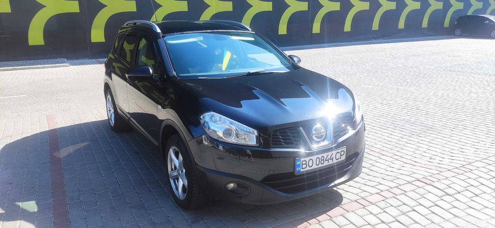Автомобіль NISSAN Qashqai+2