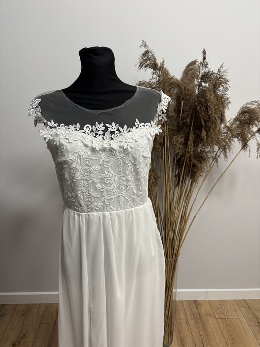 Suknia ślubna z rozcięciem