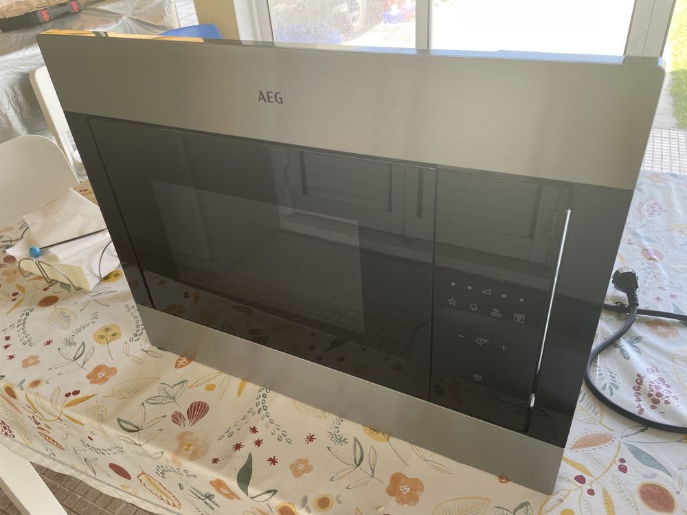 Microondas de encastre Eletrolux AEG MSB2548C-M