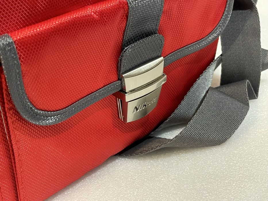 Сумка для фотоаппарата Nikon Compact Camera Case Red чехол кейс