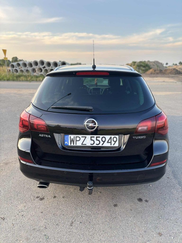 Opel Astra J 1.6 T 2011