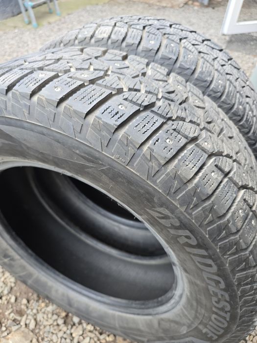 Шины зимние Bridgestone 235/65/17